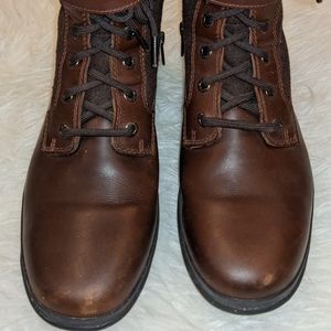 Women's Ugg Kelsey boot sz. 8.5 in chestnut